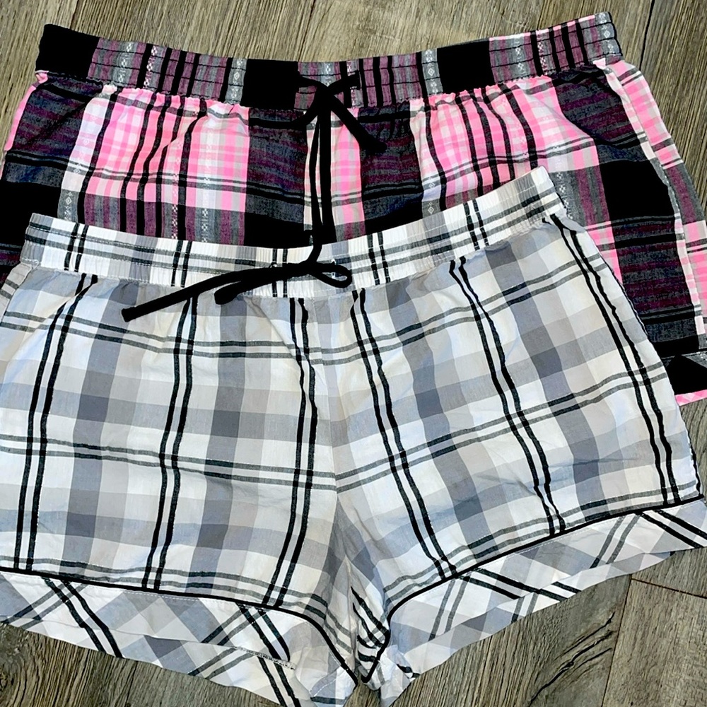 Two women boxers shorts 1pink 1 white